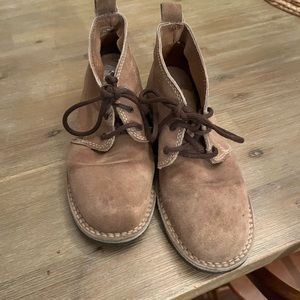 DESERT BOOTS